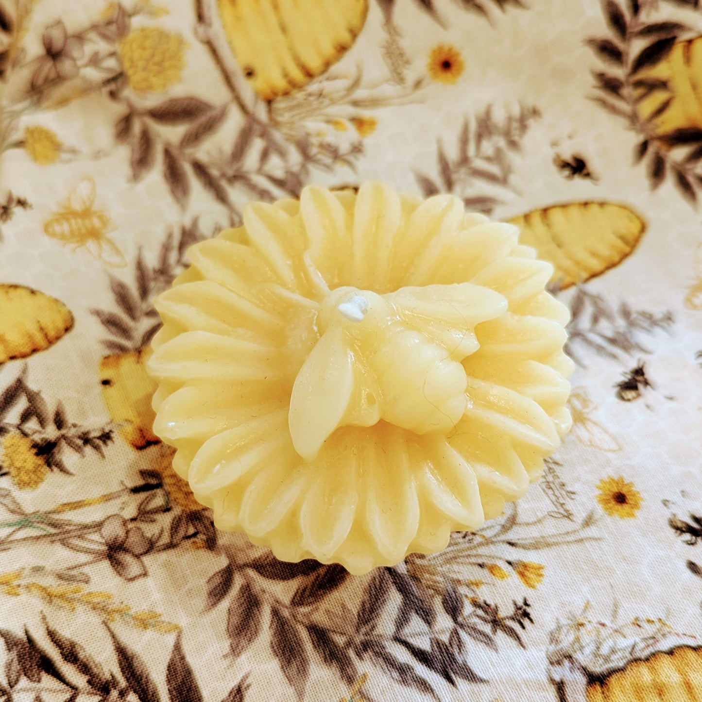 BEESWAX CANDLE: SUNFLOWER WITH RESTING BEE